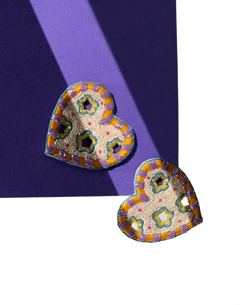 Vai! Handmade heart shaped earrings