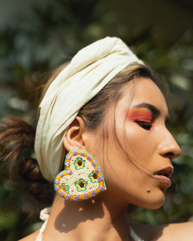 Vai! Handmade heart shaped earrings