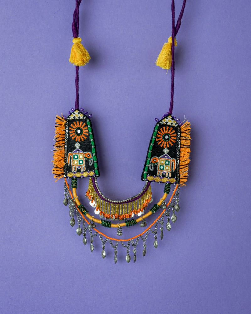 Veto Tha! Handmade traditional neckpiece