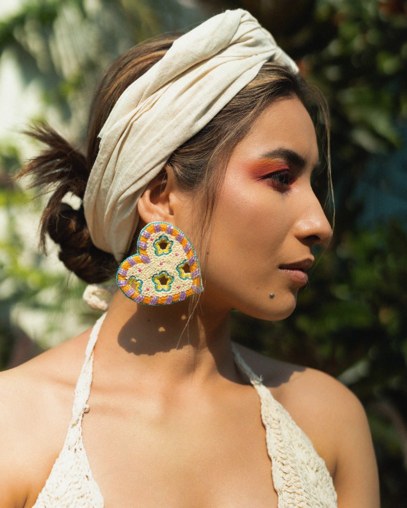 Vai! Handmade heart shaped earrings