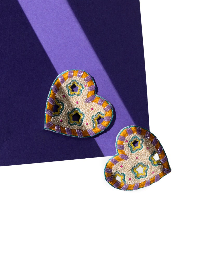 Vai! Handmade heart shaped earrings