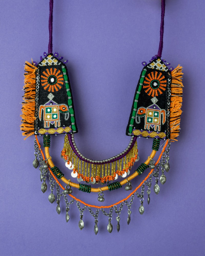 Veto Tha! Handmade traditional neckpiece