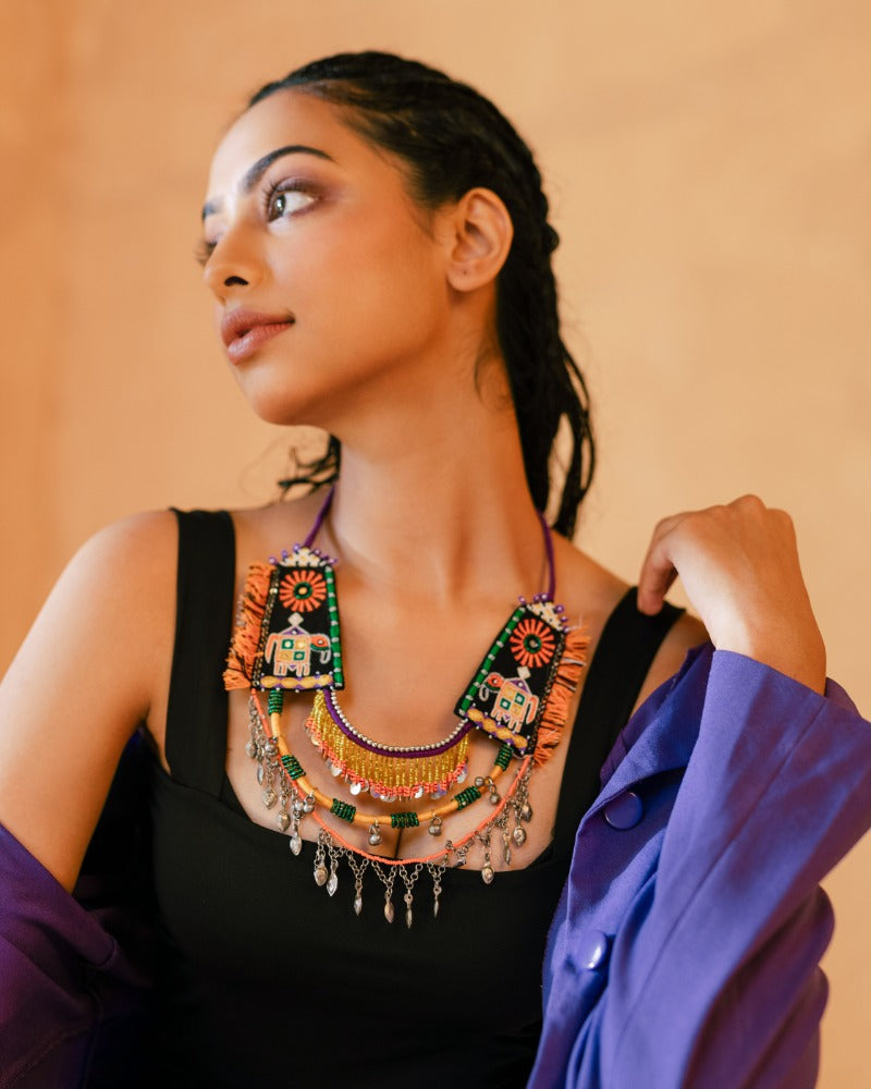 Veto Tha! Handmade traditional neckpiece